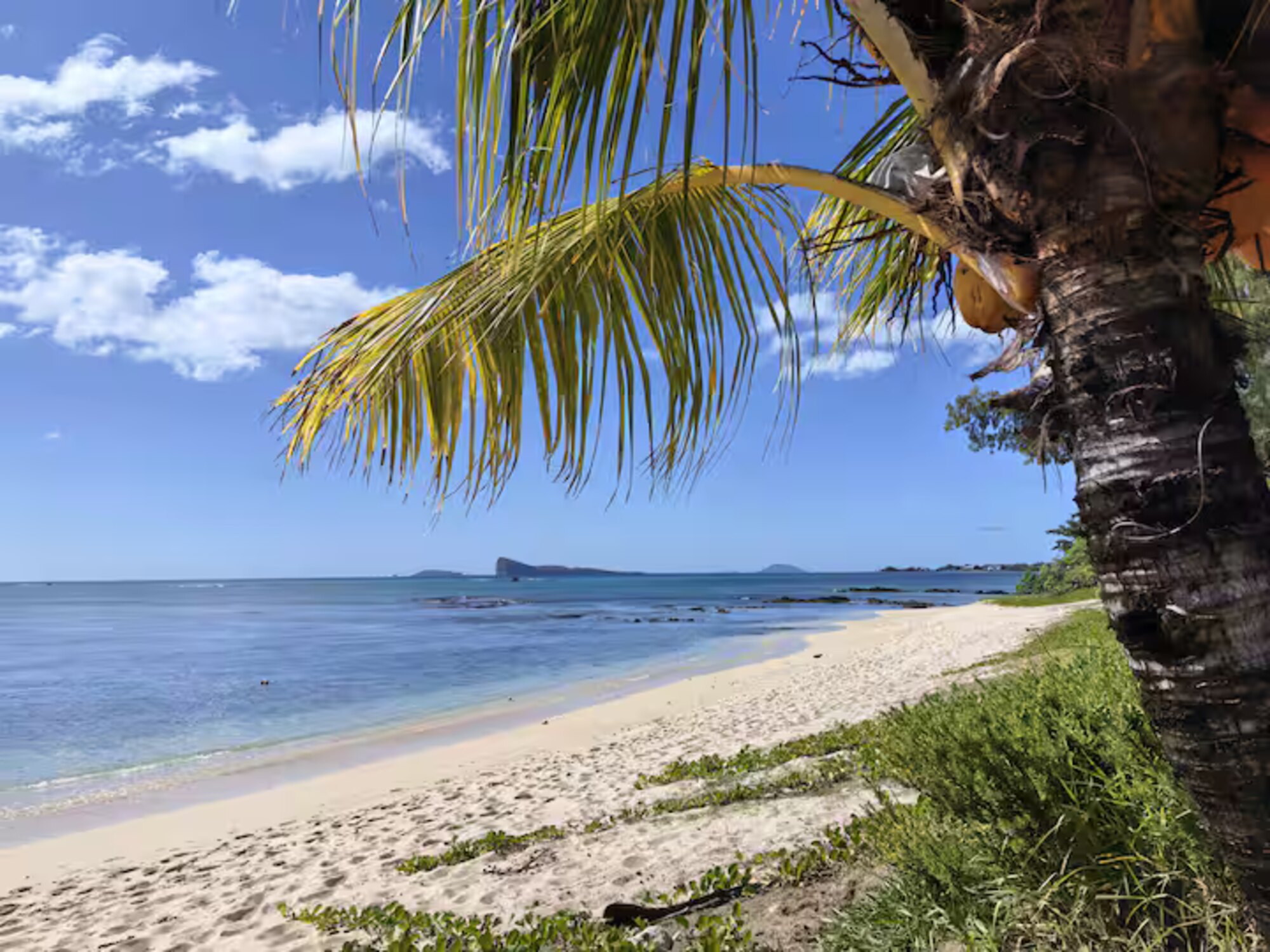 Direct beach access in front of Lakaz Badamier